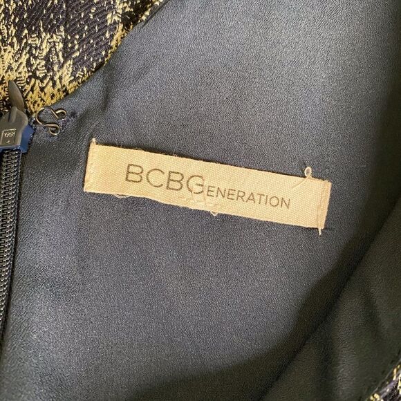 BCBGeneration Navy Jacquard Textured V Neck V Back Skort Romper Women’s Size 4 - Picture 13 of 14